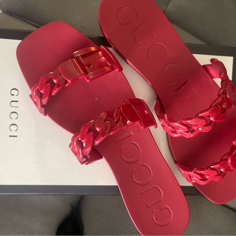 Gucci hibiscus red sandals